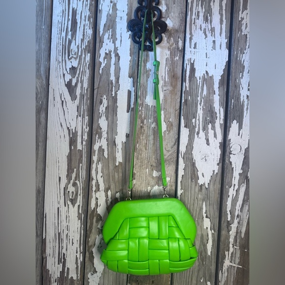 THEMOIRE’ Bios Woven Mantis Pochette in Green - Picture 10 of 12